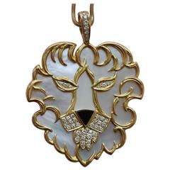 Leo  Mother-of-Pearl Onyx Diamond Gold Pendant