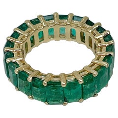 Vintage Chunky Emerald Full Eternity Ring in Yellow Gold
