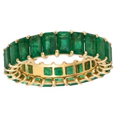 NWT $5, 750 18KT Gold Fancy Large Glittering Fancy Emerald Eternity Band Ring