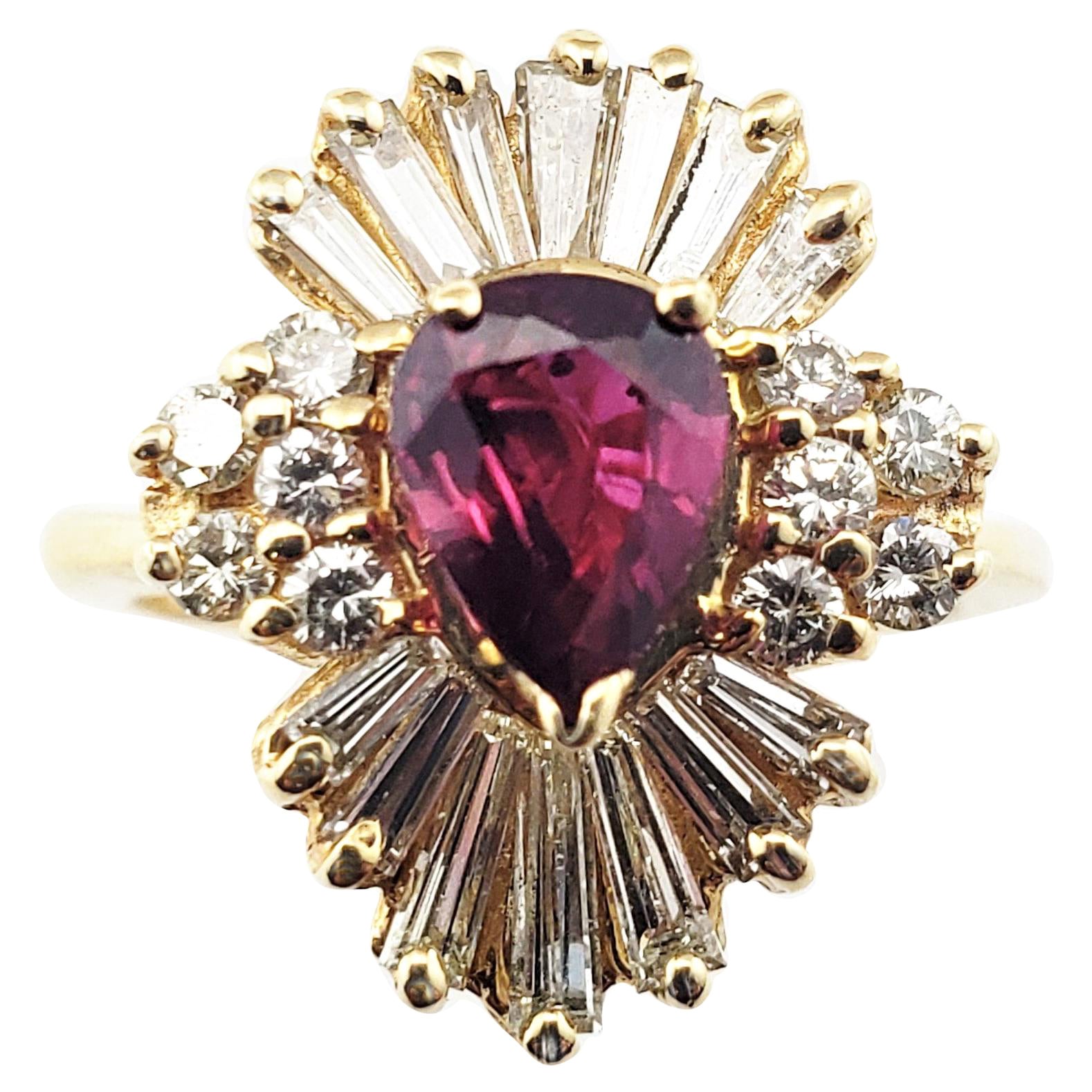 Anillo de oro amarillo de 14 quilates con rubí natural y diamantes en venta