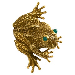Erwin Pearl 1980s Fine Jewelry 18k. Gold Frog Brooch Set with Chrysoprase Eyes