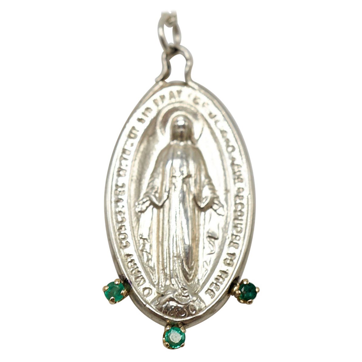 J Dauphin, collier à chaîne en argent avec pendentif ovale médaille de la Vierge Marie et émeraudes