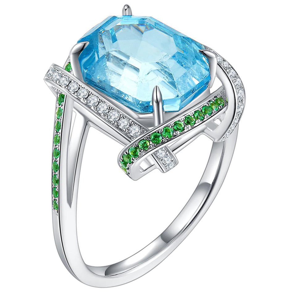 Bague en or blanc 18 carats avec aigue-marine émeraude, tsavorite et diamants