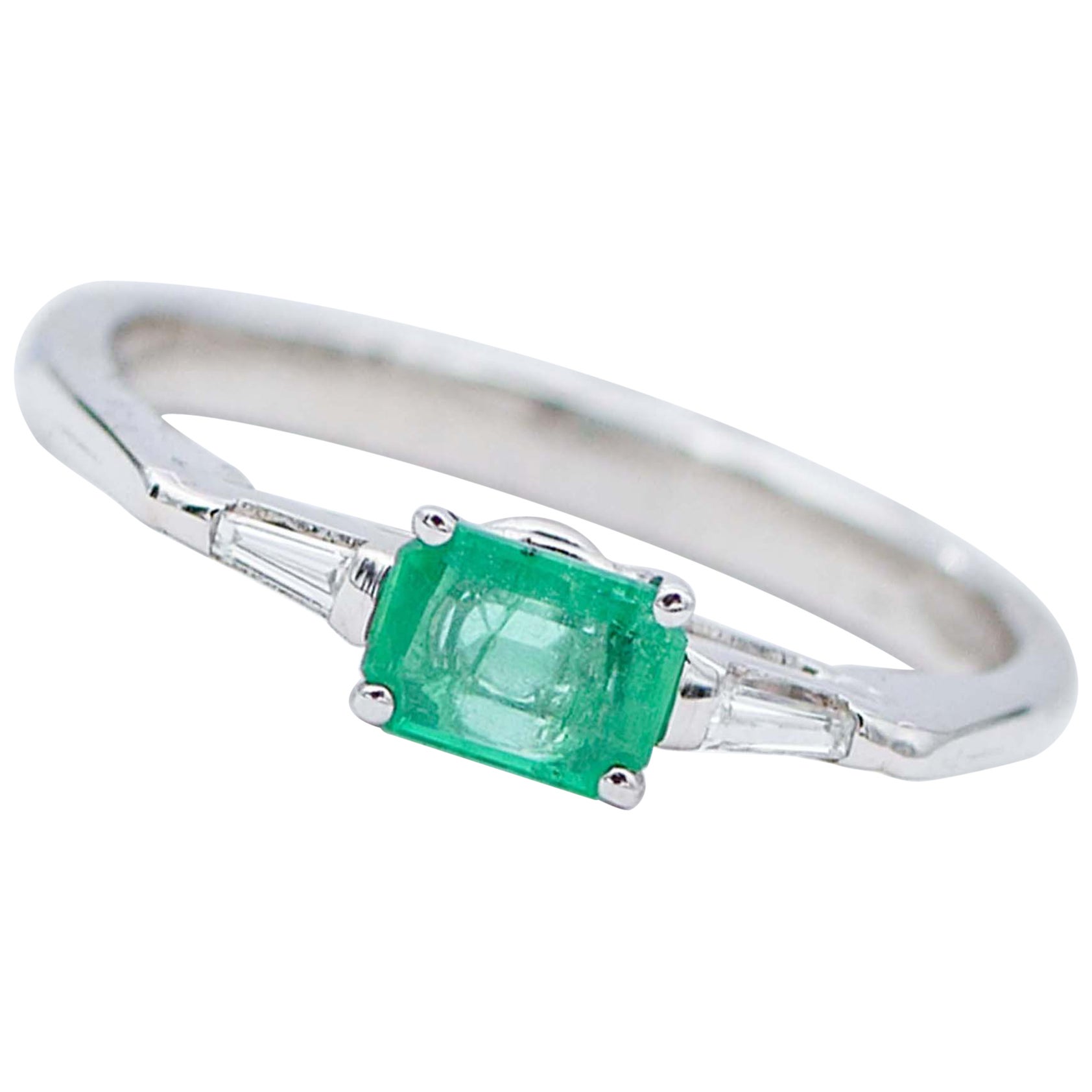 Emerald, Diamonds, 14 Karat White Gold Ring For Sale