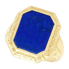 Bague signet ancienne en or jaune 14 carats et lapis-lazuli de 2,21 carats