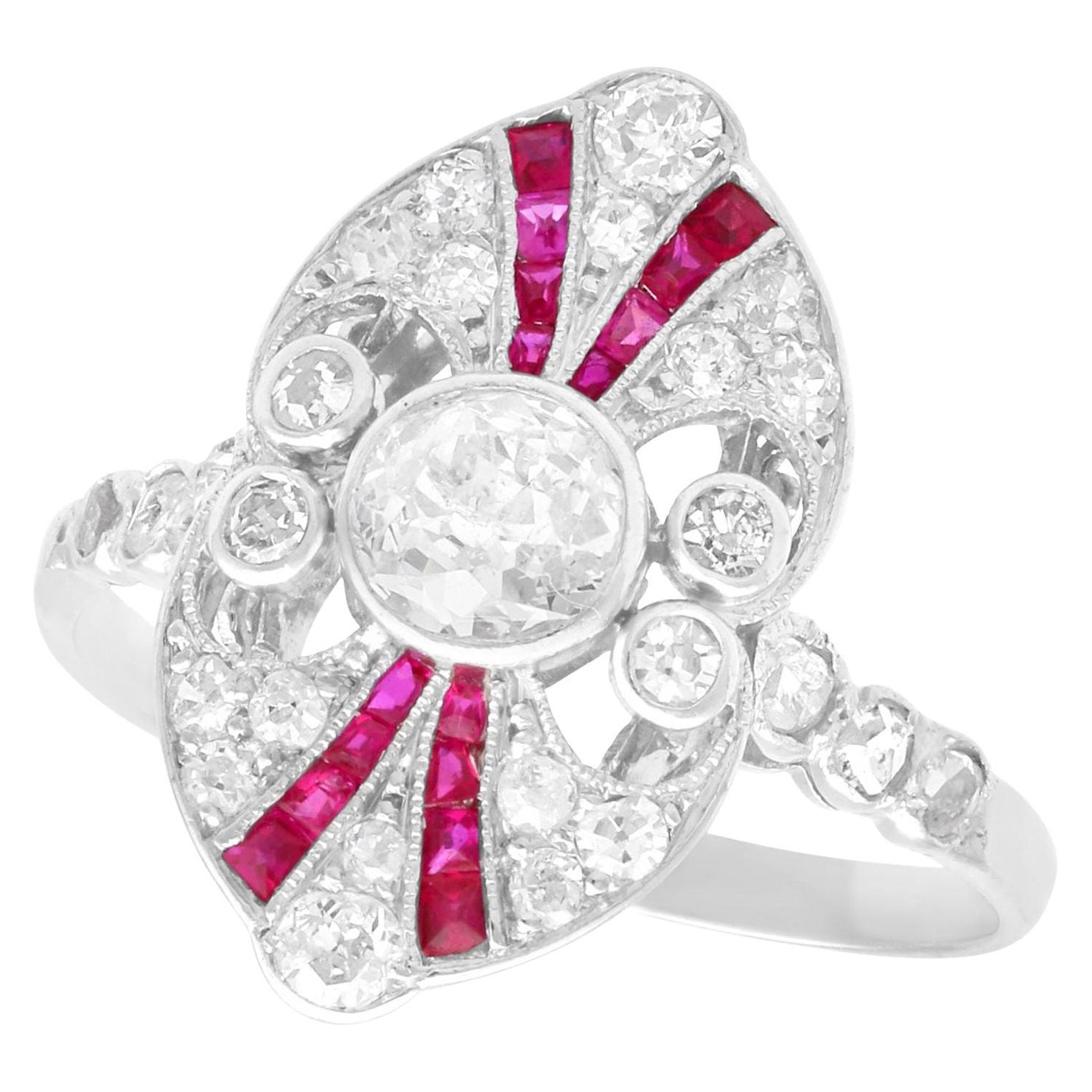 Bague habillée Art déco ancienne en platine avec diamants de 1,10 carat et rubis