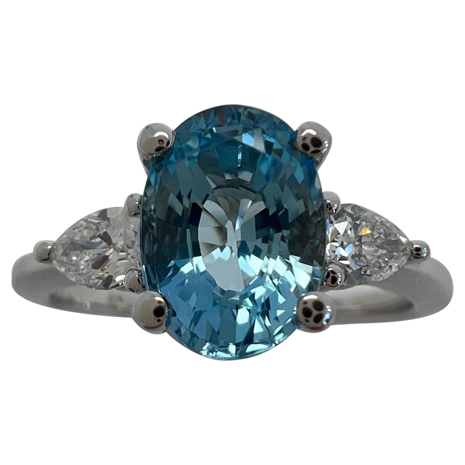 1.77 Carat Fine Santa Maria Blue Aquamarine & Diamond 18k White Gold Oval Ring For Sale