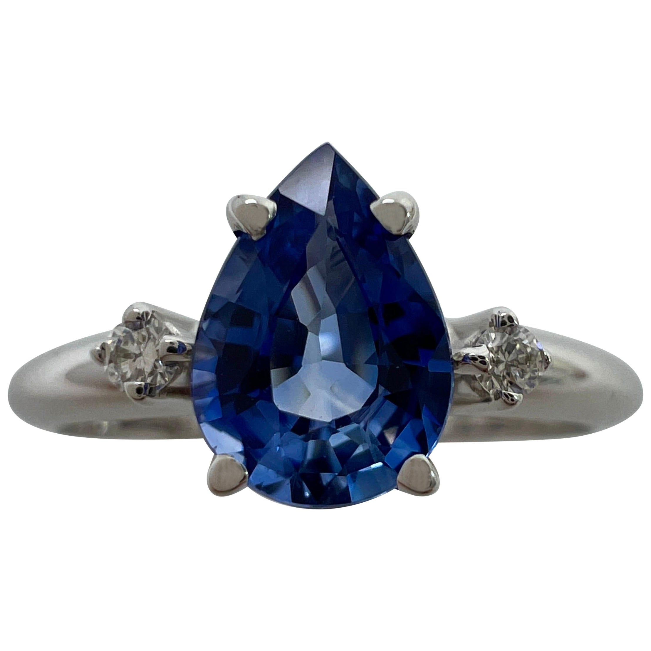 Kornblumenblauer 1,00ct Ceylon Saphir & Diamant 18k Weißgold Trilogy-Ring im Angebot