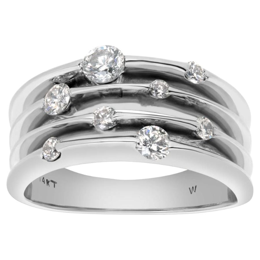 Diamond band in 14k white gold with different size diamond "bubbles" For Sale