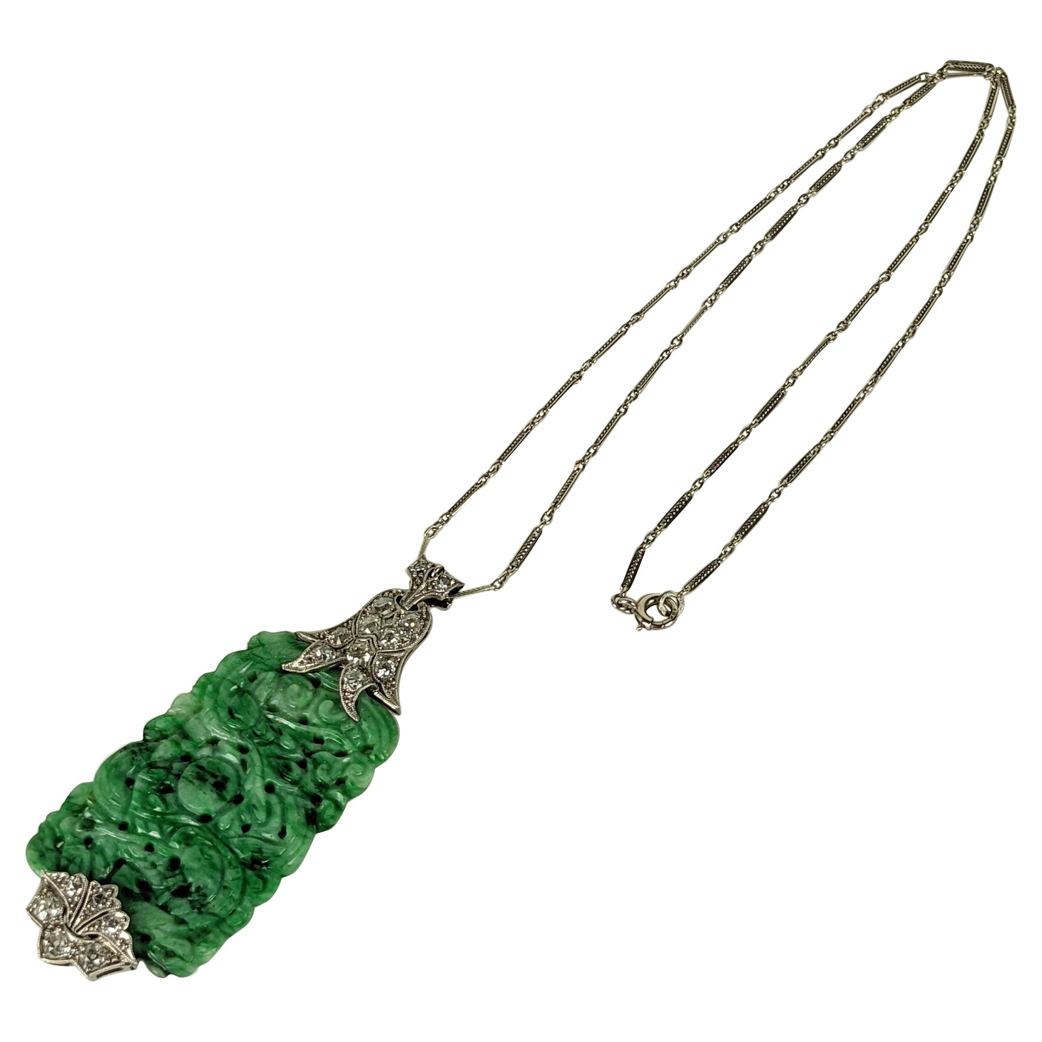 Pendentif Art déco en jade et diamants en vente