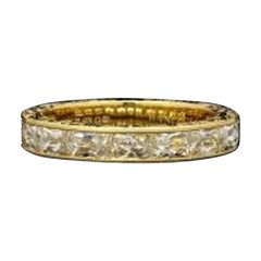 Eternity-Ring aus fein graviertem Gelbgold mit Diamanten im französischen Schliff Ost/West von Hancocks