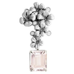 Collana con ciondolo in oro bianco con morganite rosa chiaro e diamanti
