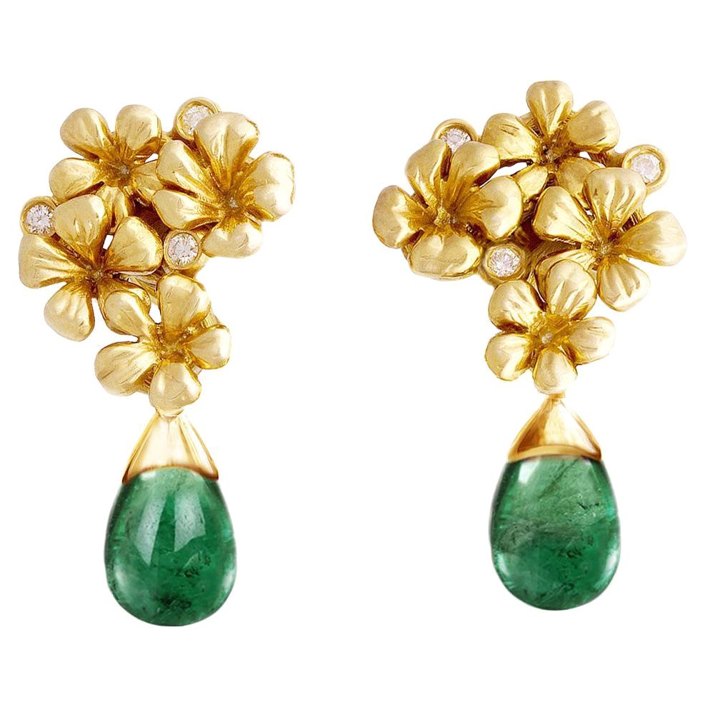 Emerald Contemporary Stud Earrings in Eighteen Karat Yellow Gold with Diamonds For Sale