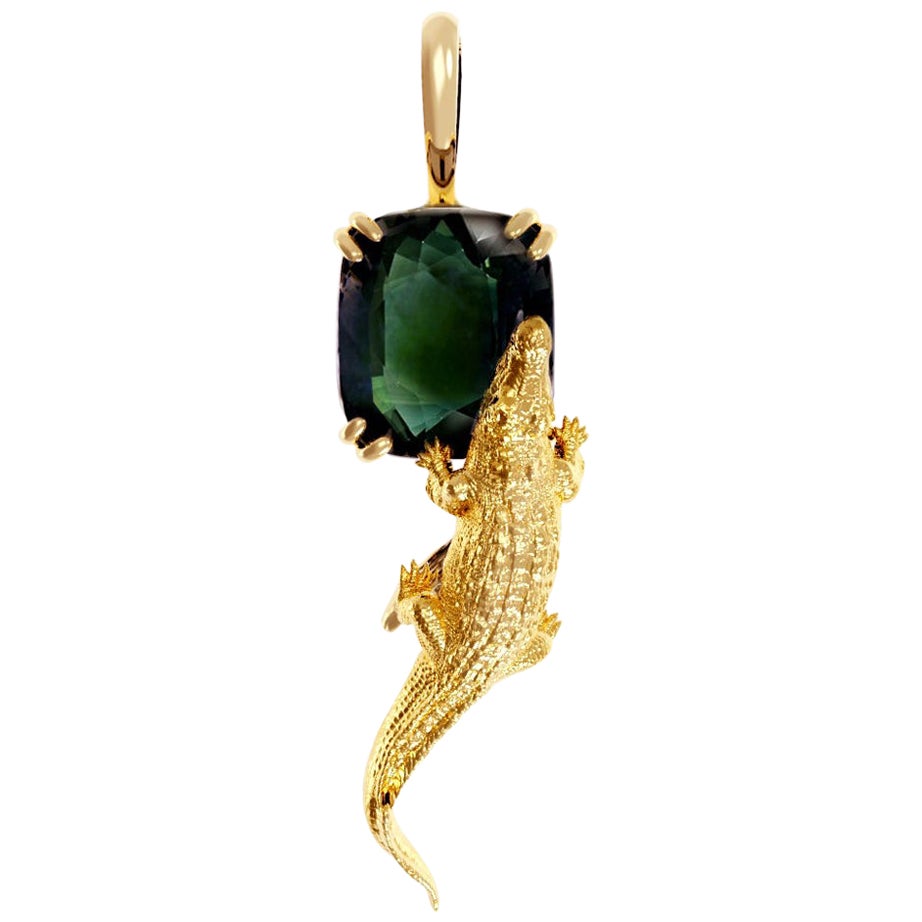 Yellow Gold Pendant Necklace with Eleven Carats Green Sapphire For Sale