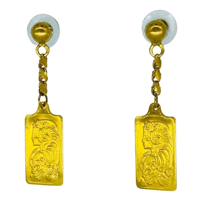 Pendants d'oreilles pendants anciens en or 21 carats de style bar suiss en vente