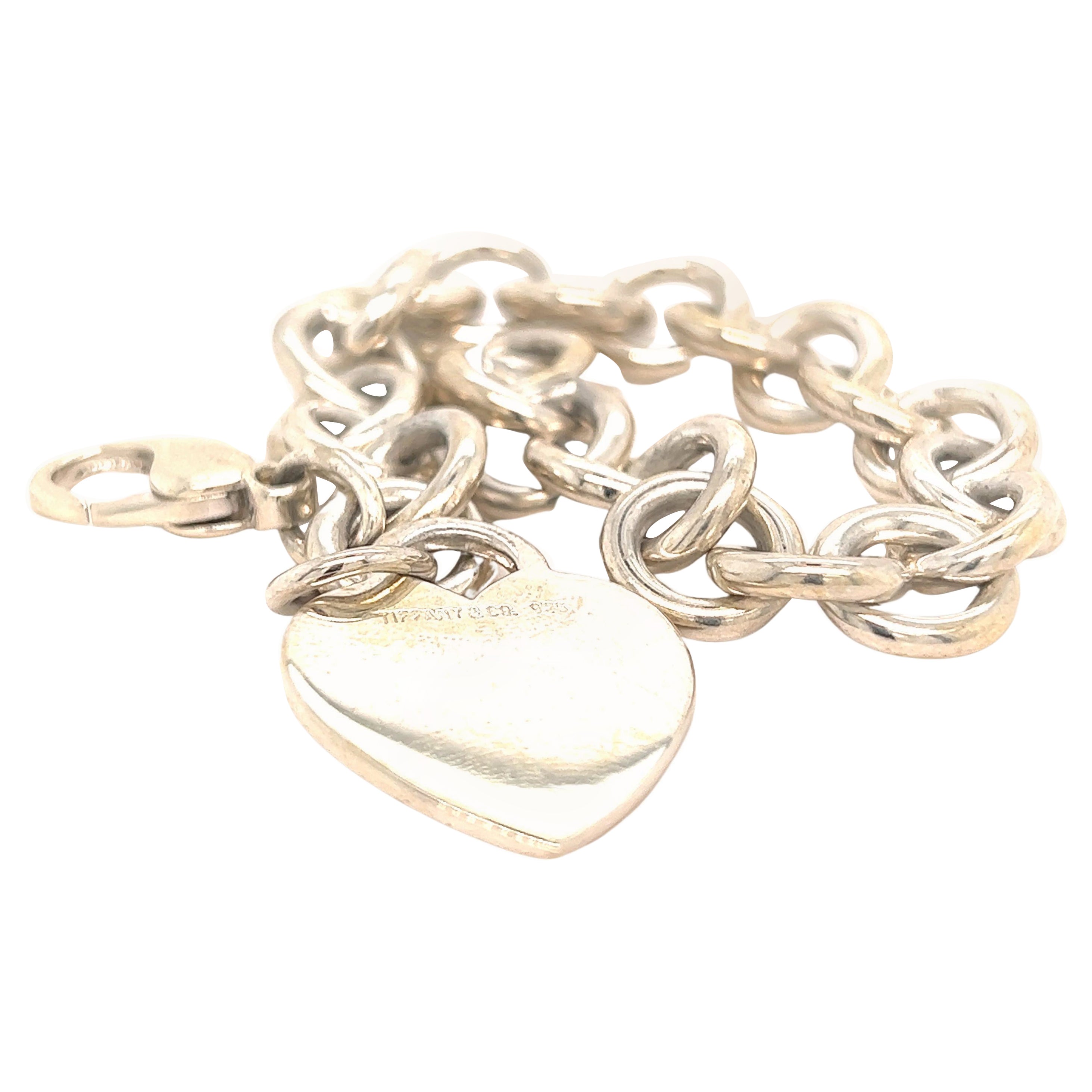 Tiffany &amp; Co. Bracelet de succession en argent sterling avec breloque en forme de cœur, 35,6 grammes en vente