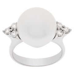 Vintage South Sea pearl & diamonds ring set in 18K white gold. 