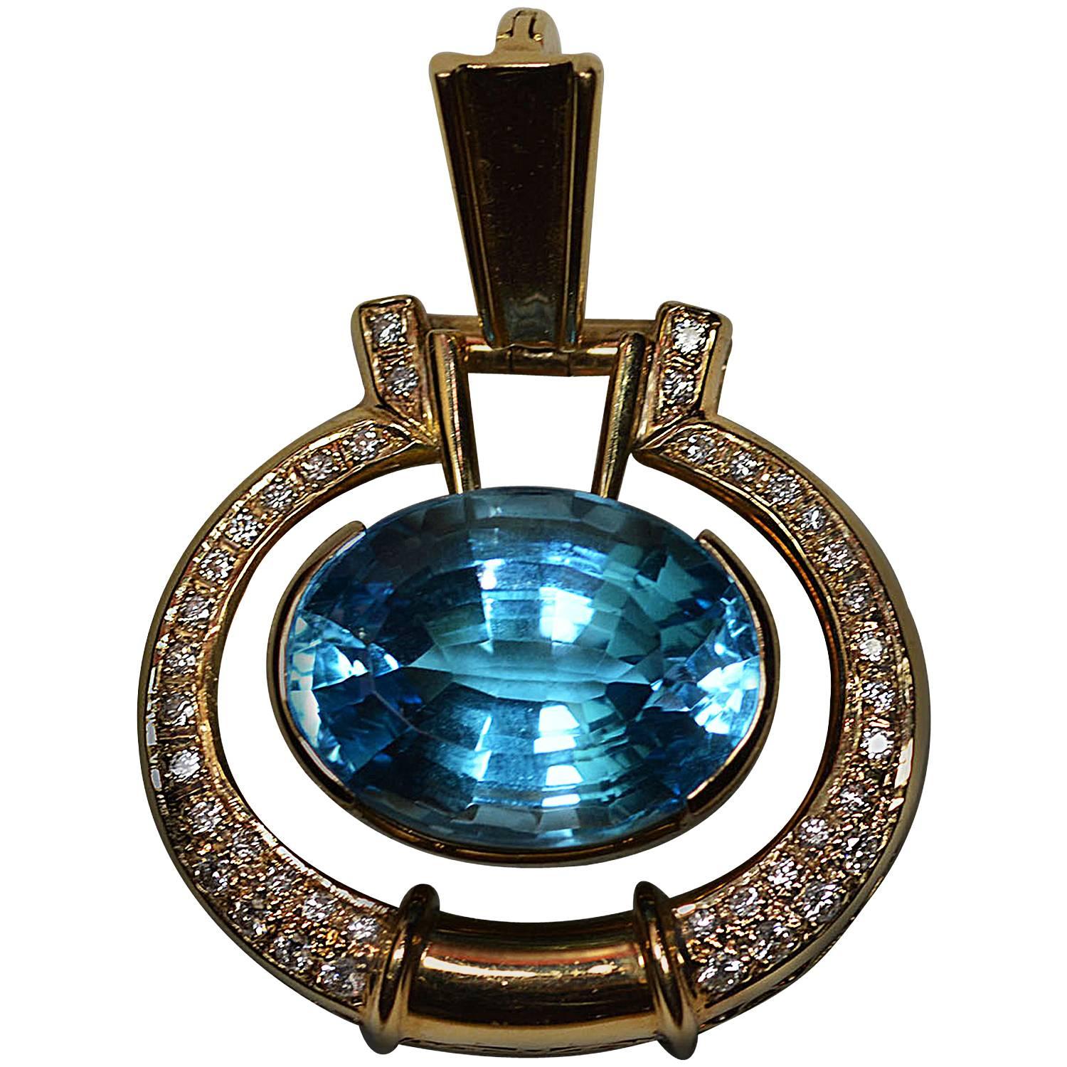 Pendentif en or avec topaze bleue et diamants