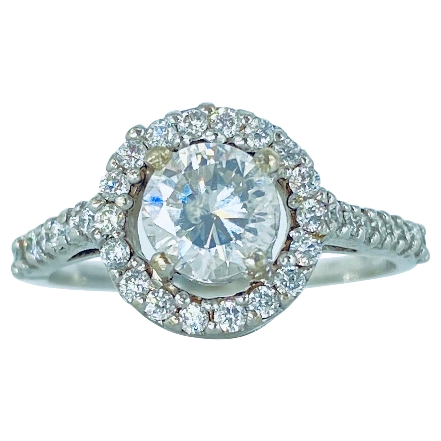 Bague de fiançailles en or blanc 18 carats avec halo de diamants de 1,34 carat certifiés par le GIA en vente