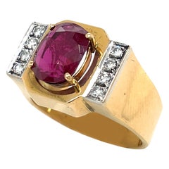 Vintage 18 KT Yellow Gold 2.35 Ct Ruby 0.15Ct Diamond Ring
