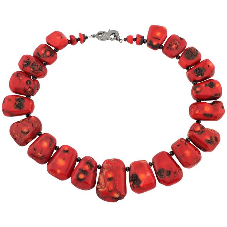 Graduated Natural Coral and Spinel Necklace For Sale at 1stdibs
