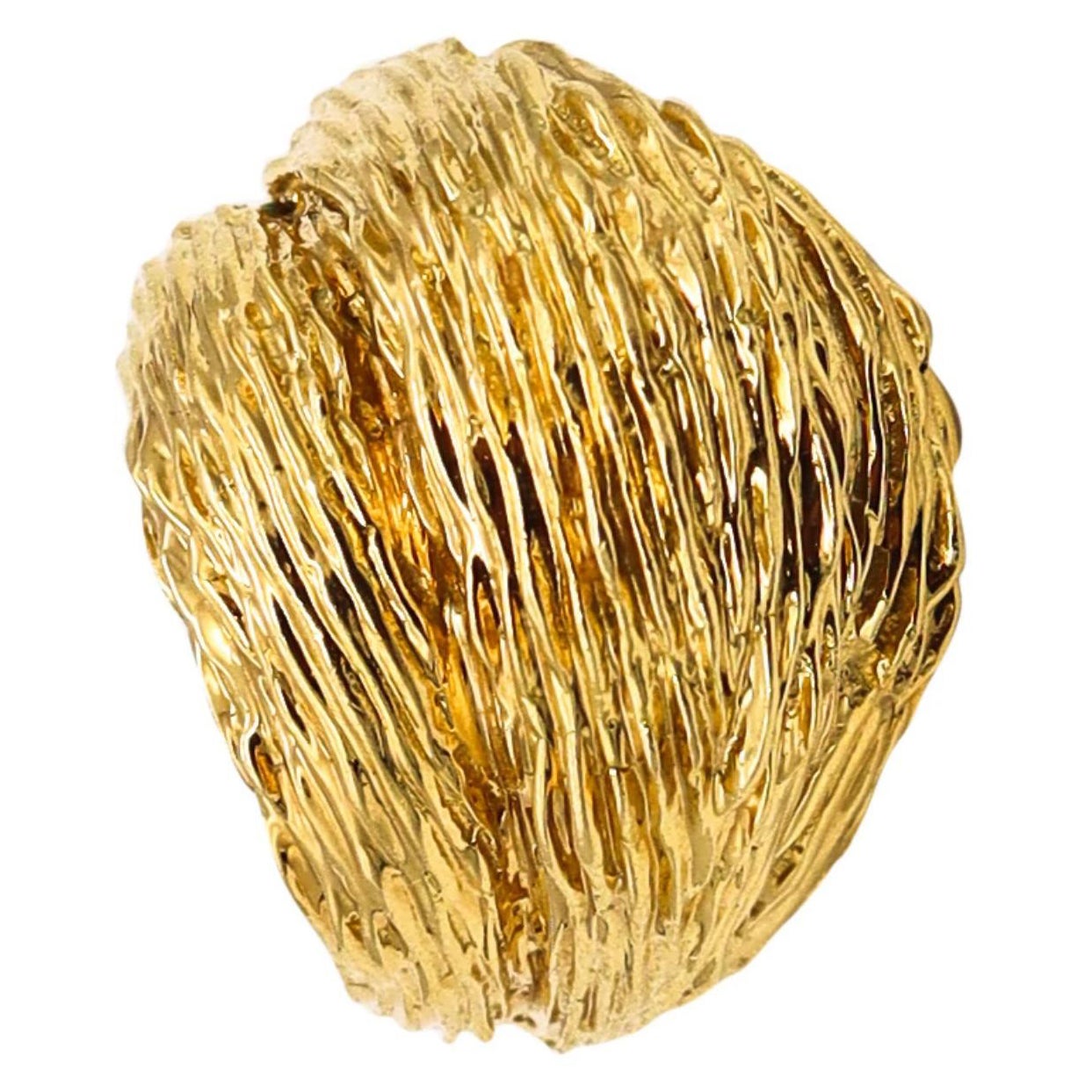 Van Cleef & Arpels 1970 Textured Bombe Cocktail Ring in Solid 18Kt Yellow Gold For Sale