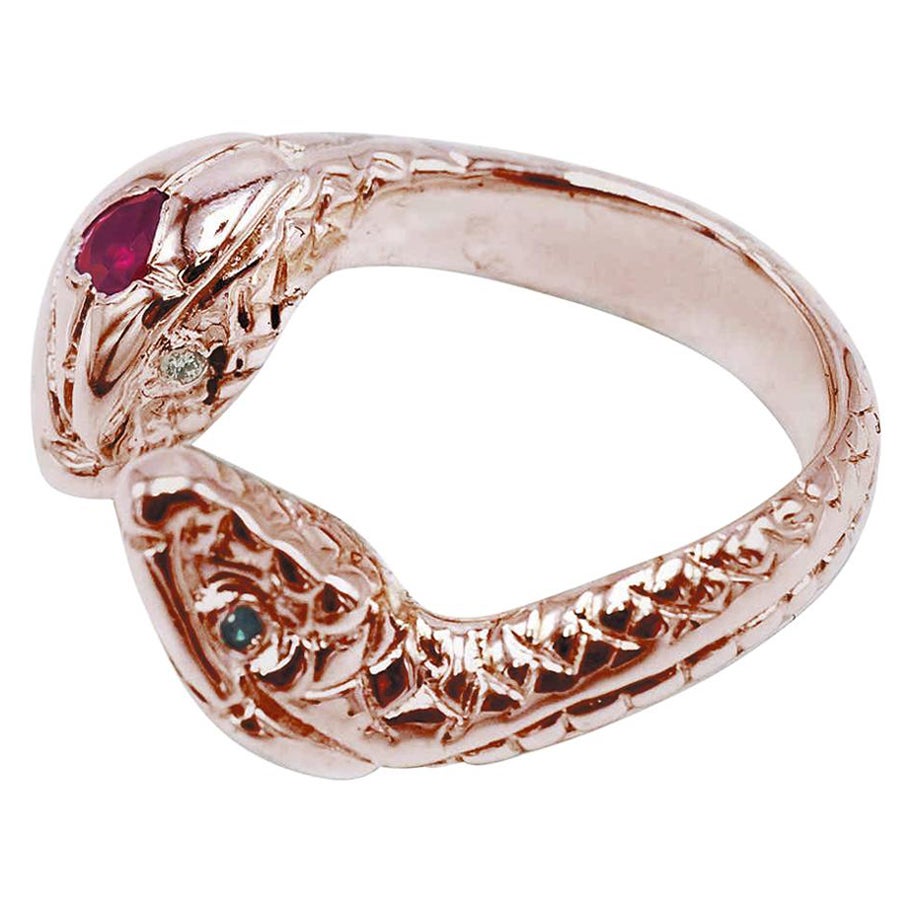 Bague cocktail en forme de serpent en or rose avec diamant blanc, émeraude, cœur et rubis J Dauphin