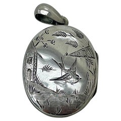 Pendentif médaillon ancien en argent à motif d'oiseau esthétique