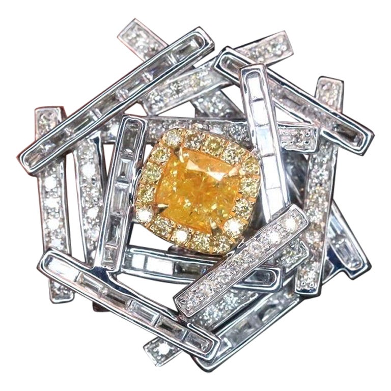 Bague de fiançailles en or blanc 18 carats avec diamant jaune et diamants
