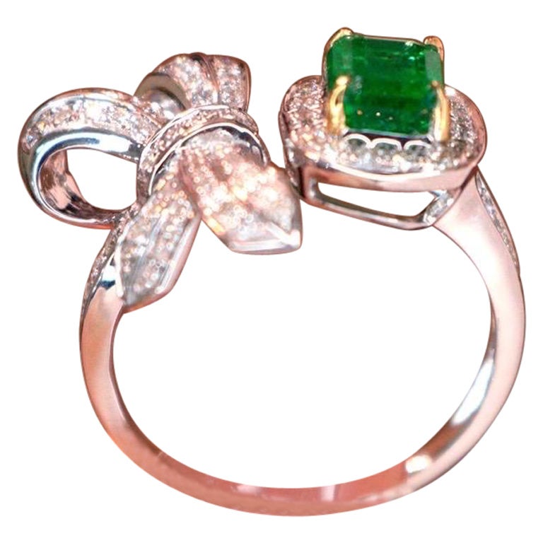 Open Bow Emerald Rings 18k White Gold and VP Diamonds For Sale