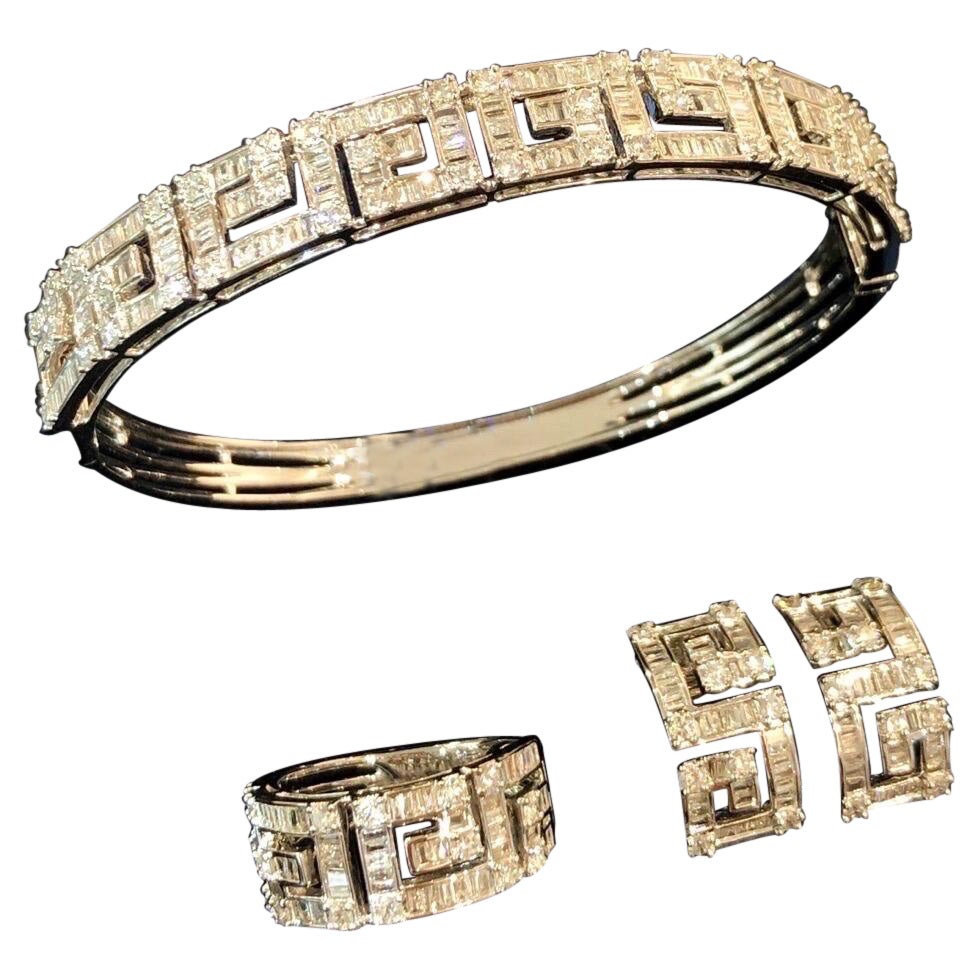 Bracelet, boucles d'oreilles et bague carrées en or 18 carats avec diamants sertis en vente