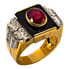 Bague cocktail en or jaune de style Art déco avec diamant blanc, rubis et onyx de taille ovale