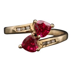 Bague de fiançailles ancienne en or jaune avec rubis naturel en forme de cœur et diamants pour elle