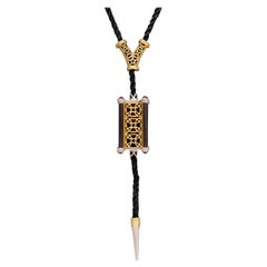 Collana con ciondolo Fibula turca firmata in oro 18 carati, diamanti e rubini