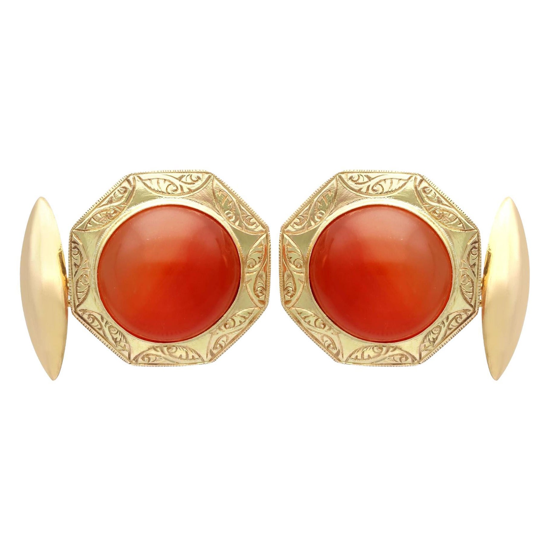 Antique 9.78 Carat Carnelian and Yellow Gold Cufflinks, Circa 1890 For Sale