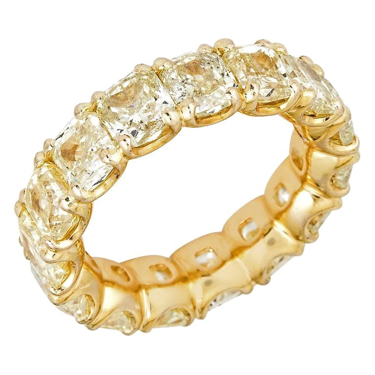 Bague d'éternité en or jaune 18 carats avec diamants jaunes fantaisie  en vente
