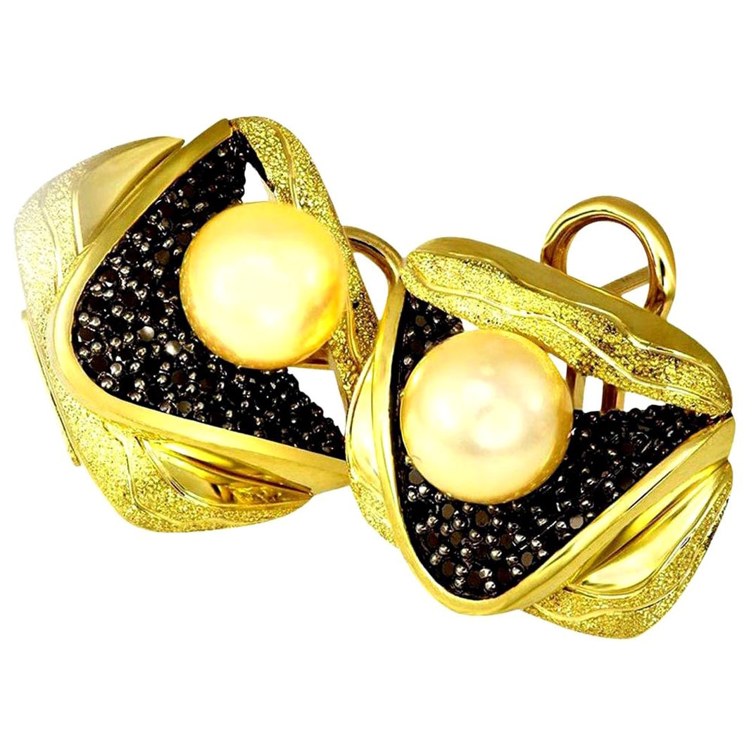 Alex Soldier Boucles d'oreilles boutons de manchette texturés en or 18 carats avec perles et diamants, exemplaire unique