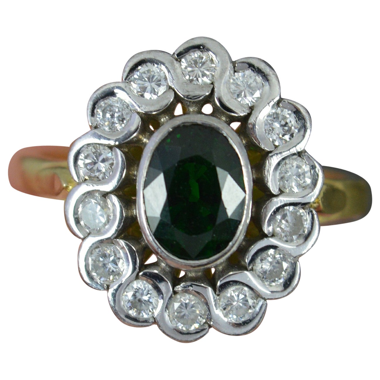 Klassischer klassischer Cluster-Ring aus 18 Karat Gold mit natürlichem Turmalin und Diamant