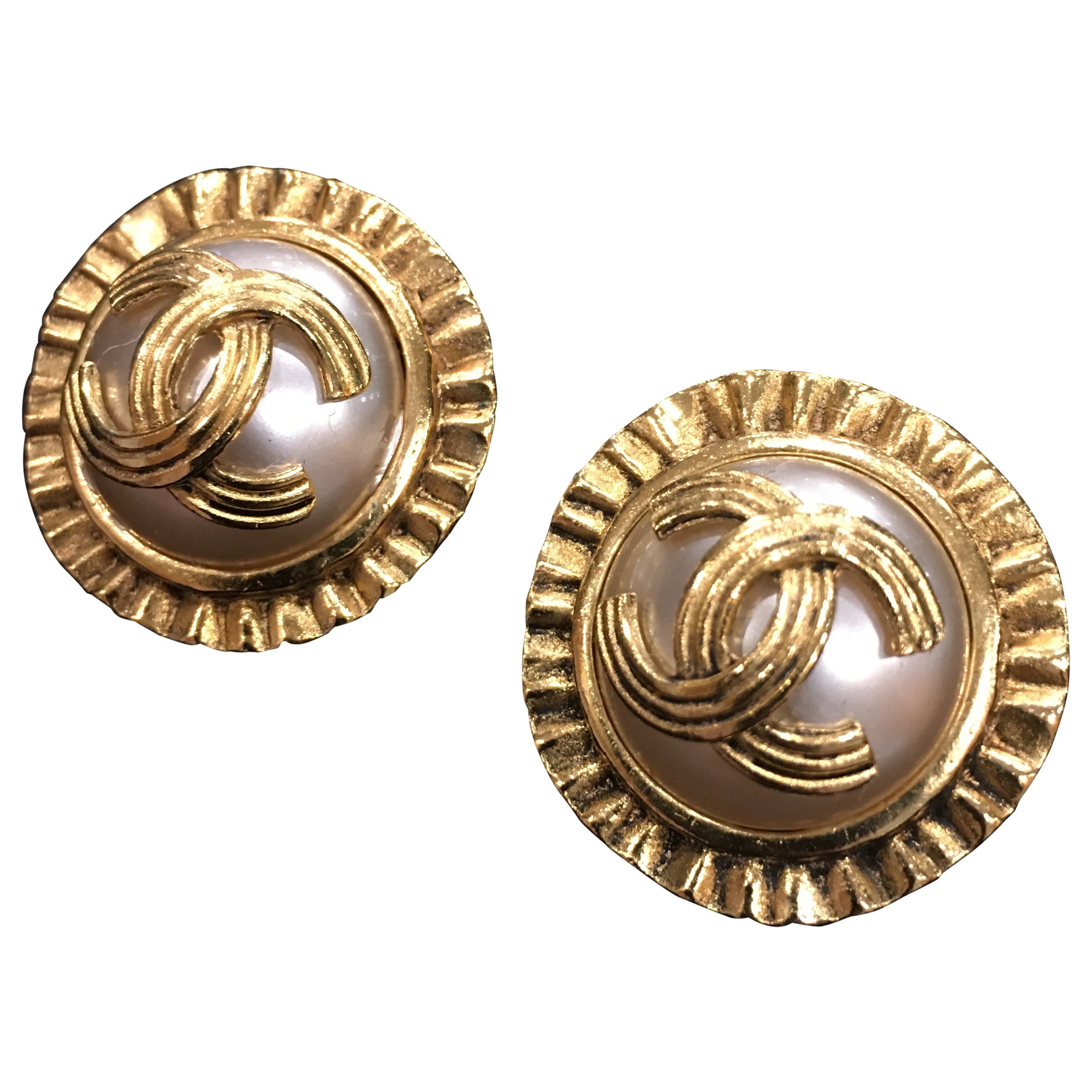 Vintage CHANEL CC 1980's Quilted Drop Earrings