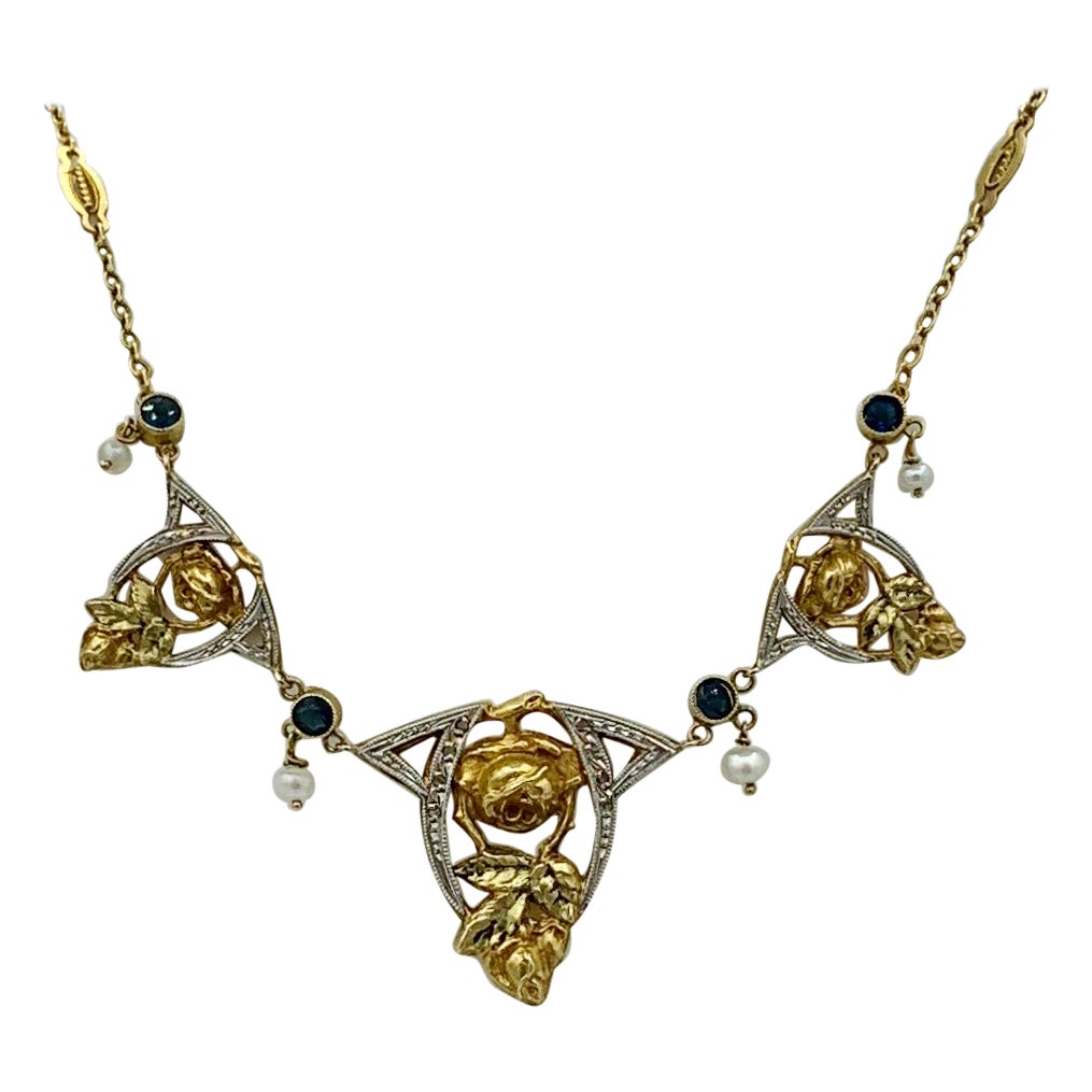 Collier français ancien Belle Epoque en or 18 carats, saphir, perle et guirlande de roses