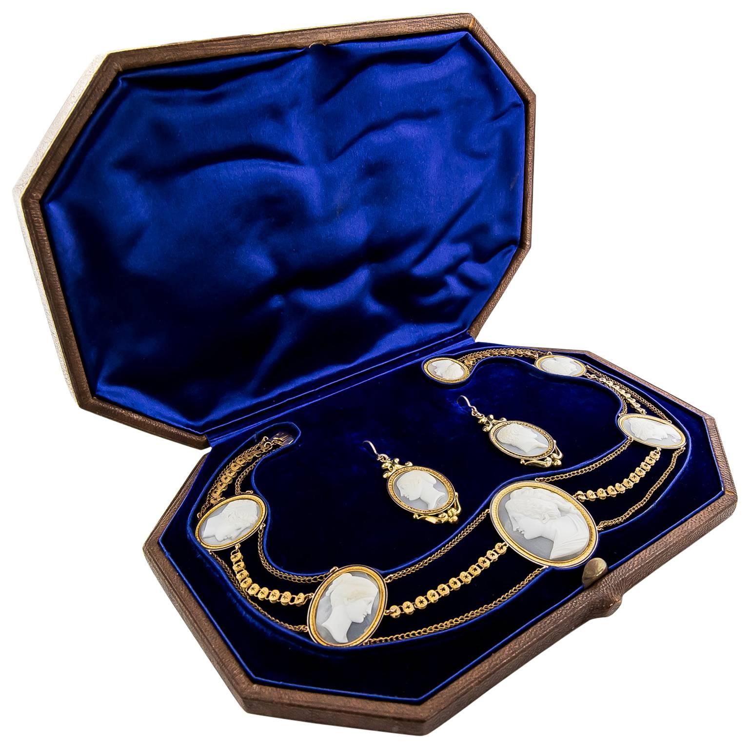 Early Victorian Cameo Necklace and Earring Suite in Fitted Box For Sale