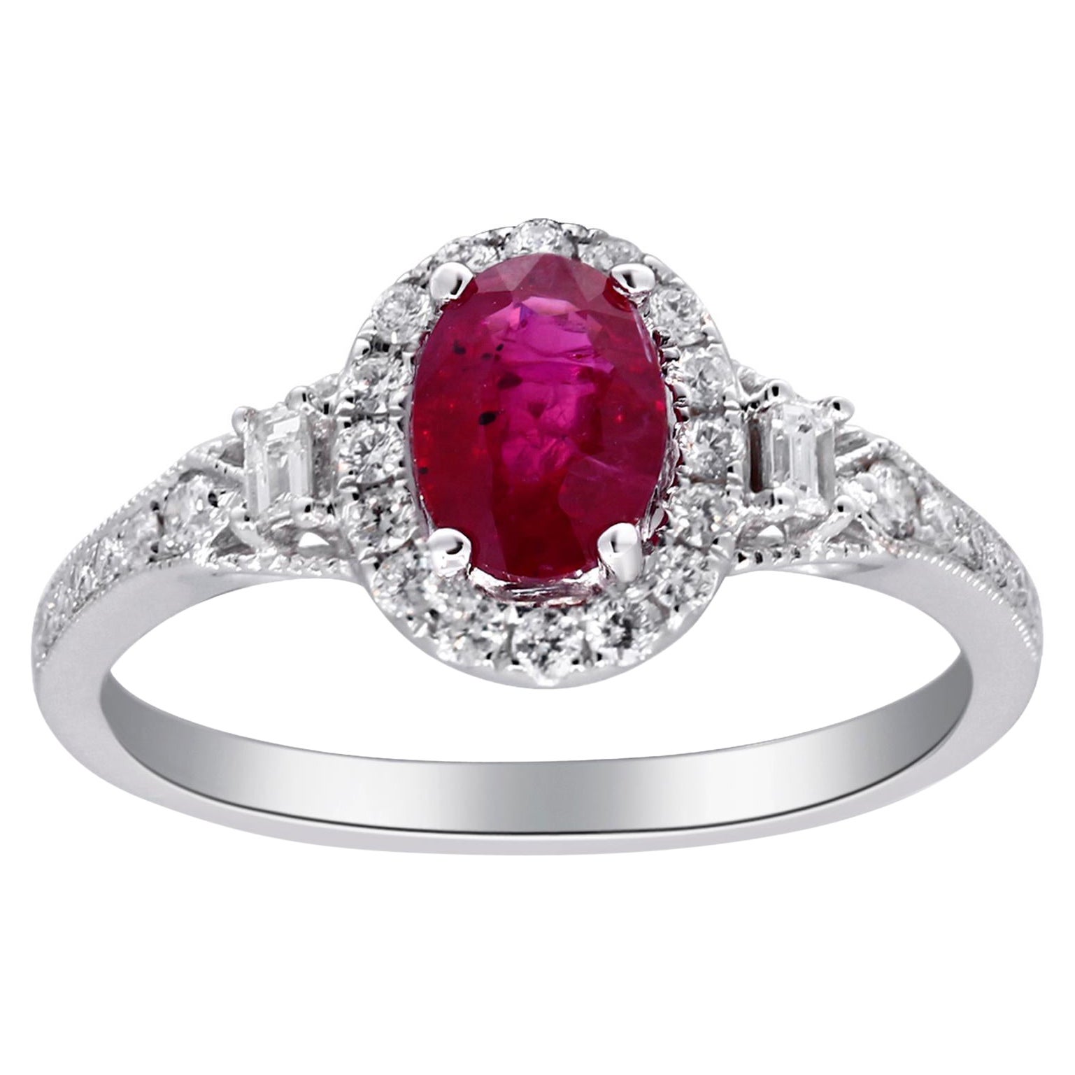 Anillo de oro blanco de 14 quilates con rubí talla oval de 0,98 quilates y detalles de diamantes