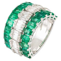 Statement Band Emerald White 18K Gold White Diamond Ring for Her