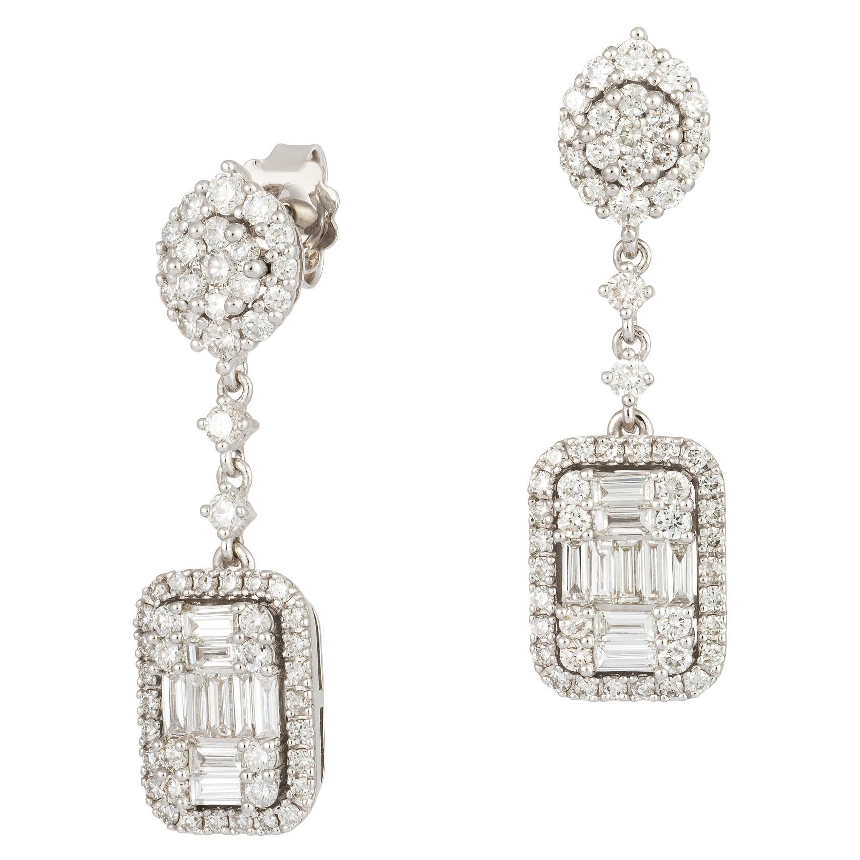 Classic White Gold 18K Earrings  Diamond For Her For Sale