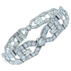 Superb 10.Ct. Art Deco Diamond Bracelet In Platinum