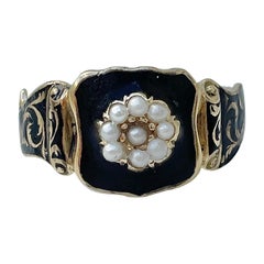 Antiguo Anillo de Luto de Esmalte Negro y Perla en Oro Amarillo de 18 ct, C.1850