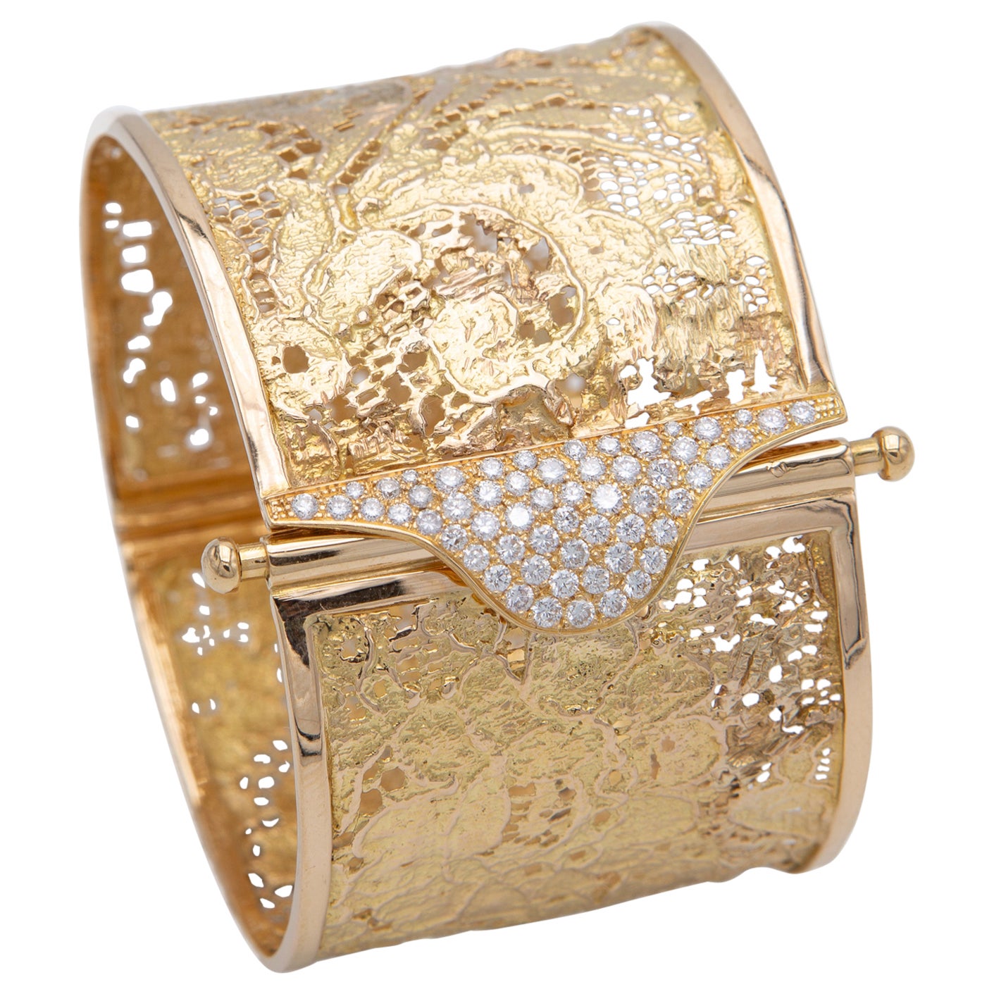 1, 71 Carats Diamonds Cuff Bracelet in Rose Gold "Cherie" For Sale