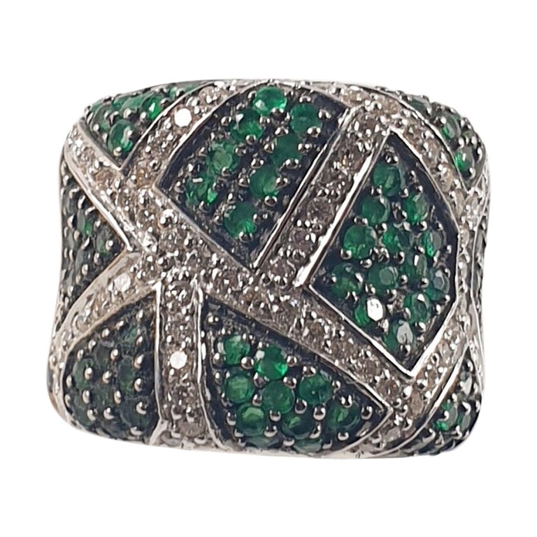 Emerald and White Diamonds in Chessboard Design in 18 Karat White Gold Ring For Sale