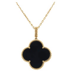 Van Cleef &amp;amp; Arpels Pendentif Alhambra en or jaune 18 carats et onyx avec chaîne