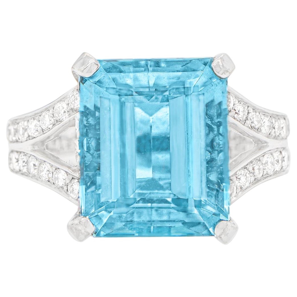 Aquamarine 6.60 Carat Ring With Diamonds 1.15 Carats Total 14K Gold For Sale